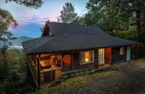 Wolf Laurel Casa | 4 Br Min to Hatley Pointe Sauna Hot Tub Games Wifi