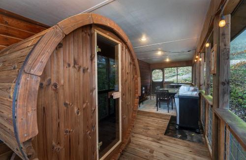 Wolf Laurel Casa | 4 Br Min to Hatley Pointe Sauna Hot Tub Games Wifi