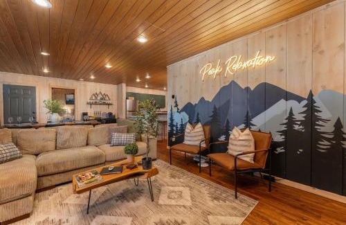 Wolf Laurel Casa | 4 Br Min to Hatley Pointe Sauna Hot Tub Games Wifi