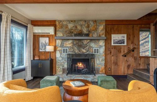 Wolf Laurel Casa | 4 Br Mountain Views Sleeps 10 Sauna Hot Tub Arcade