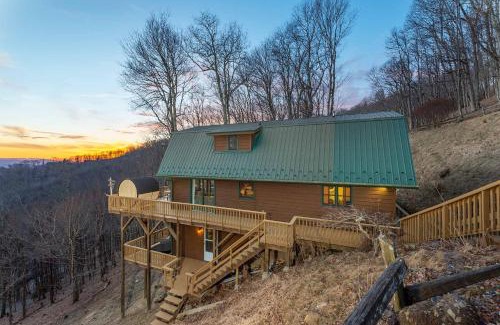 Wolf Laurel Casa | 4 Br Mountain Views Sleeps 10 Sauna Hot Tub Arcade
