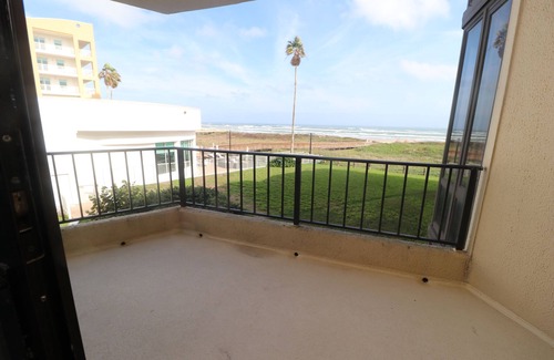 South Padre Island Condominio | Amplitud frente al mar: Cree Momentos Juntos en su Espaciosa Villa con Alberca