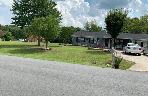 Mocksville Casa | 4 BR PEACEFUL RANCH