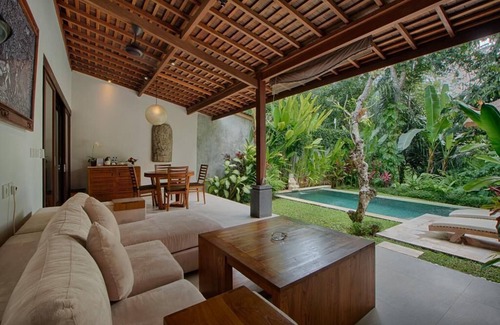 Kedewatan Villa | 4 BR Royal Private Vila Nice Paddies Ver