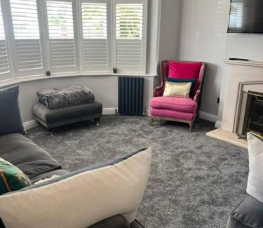 Earley Casa | 4 BRD House, with Double Parking