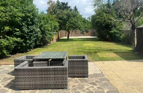Earley Casa | 4 BRD House, with Double Parking