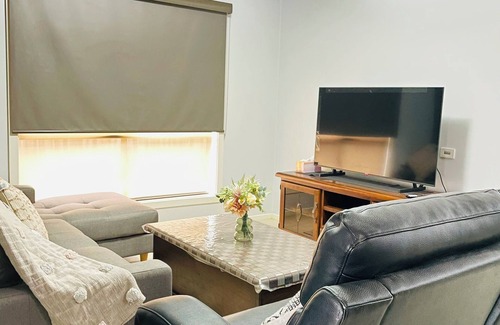Tarneit Casa | 4 BRM House Free WiFi Parking in Riverdale-Tarneit