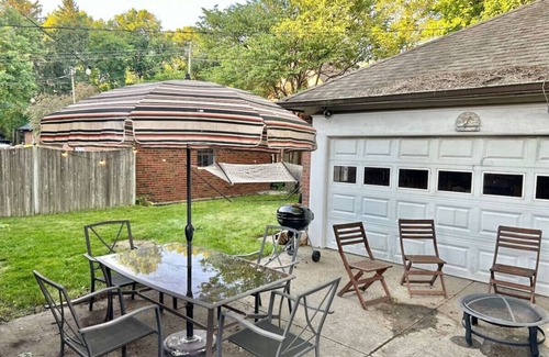 Meridian-Kessler Casa | 4 BRs+King Bed+Game Room+Broadripple+Bars+Spacious
