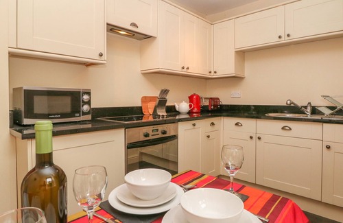Peak District Cabaña | 4 CHERRY TREE COTTAGES, family friendly, with open fire in Bradwell