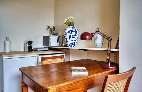 Brussels Apartamento | 4/Comenstay.be/ Cozy 25m2 Studio under the Roof 2minutes walk from Gare du Midi!