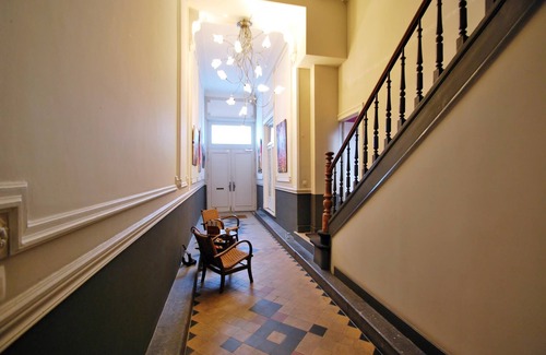 Brussels Apartamento | 4/Comenstay.be/ Cozy 25m2 Studio under the Roof 2minutes walk from Gare du Midi!