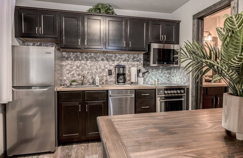 Branson West Condominio | 4 Condos under one roof! Resort pool/hot tub!