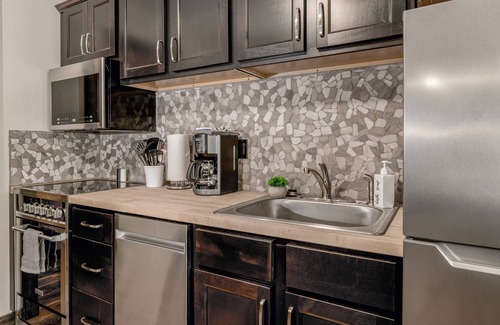 Branson West Condominio | 4 Condos under one roof! Resort pool/hot tub!