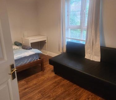 Tyrrelstown Casa | 4 Cosy Bedrooms near Airport & City