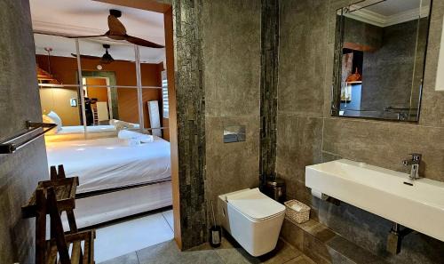 La Mercy Apartamento | 4 Dolphin Views La Mercy Luxury Beachfront Apartment with Private Swimming Pool