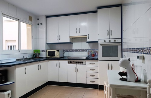 Torreblanca Condominio | 4 Dormitorios, 8 personas, Piscinas, Jardines, Estacionamiento, Playa