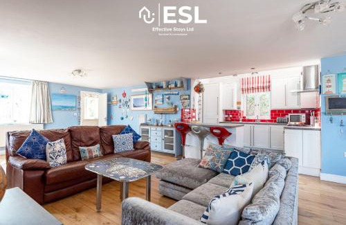 New Quay Casa | 4 En Suite Bedroom Home Overlooking New Quay Sea