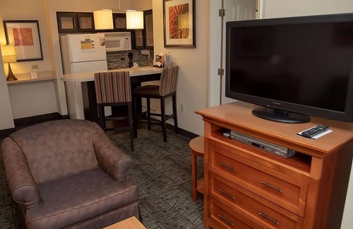 Vance Jackson Apartamento | 4 Family-friendly Suites w/ Full Kitchens! Pets are Welcome! With Outdoor Pool!