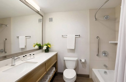Mission Beach Hotel | 4 Family-friendly Units w/ Private Patio! Steps to Pacific Beach! Onsite Pool!