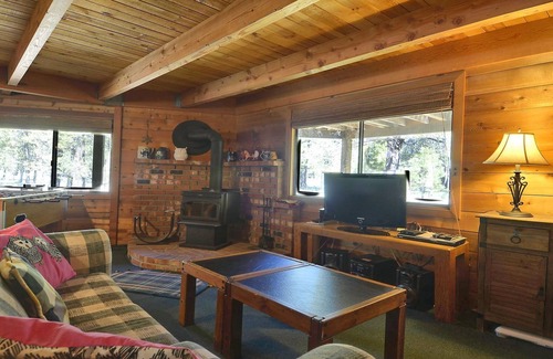 Sunriver Casa | 4 Flat Top-Sunriver, Oregón: bañera de hidromasaje, barbacoa, WiFi, SHARC Aquatics, Tubing Hill, el monte. Bachelor, Golf, Deschutes River, Tenis, Senderos para bicicletas
