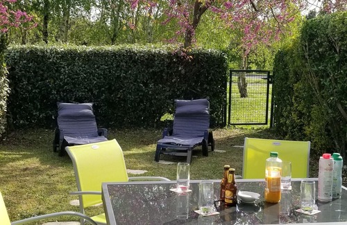 Vaux-sur-Mer Casa | 4* gîte 10 min walk from the beach, shared pool, WIFI, private garden, park