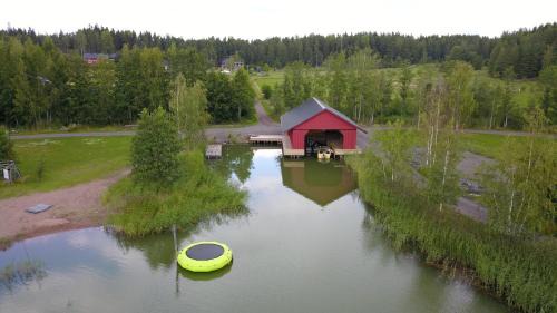 Naantali Chalet De Esquí | 4 hengen luhtimökki