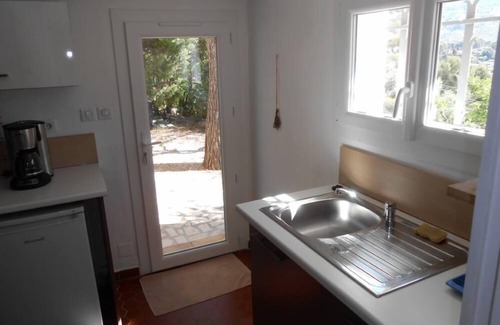 Le Revest-les-Eaux Casa | 4 * Casa de carácter, jardín, piscina / aire acondicionado, vista panorámica, la naturaleza
