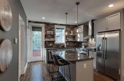 Melrose Casa | 4 Huge Townhomes-12 BDRM total-3 Miles Broadway!