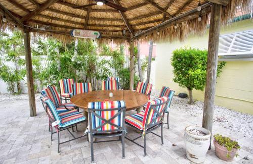 Madeira Beach Casa | 4 - Island Paradise Cottages - Skyview Villa