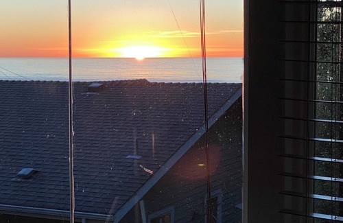 Morro Bay Cabaña | 4 King Bedrooms, 2.5 Baths, Ocean View, Hot Tub, Outdoor Space, Solar Powered.