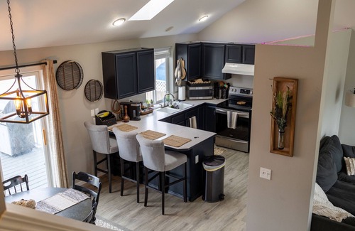 Nevada - Lidgerwood Casa | 4 level remodeled, great location! New Deck, New Floors, new Everything, AC