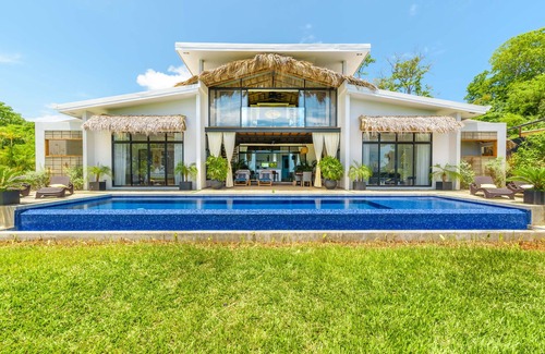 Tamarindo Villa | 4 Alojamientos con vista al mar hasta 20 personas