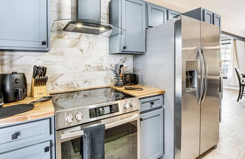 Church Street Cabaña | 4 Mi to Airport: Atlanta Home w/ Deck & Hot Tub