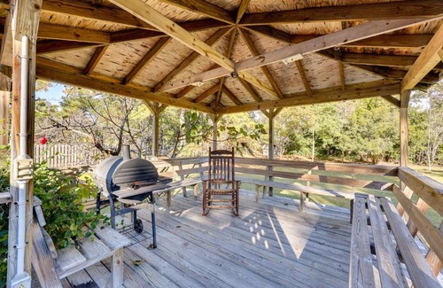 Wilmington Casa | 4 Mi to Beach Wilmington Home with Gazebo Deck!