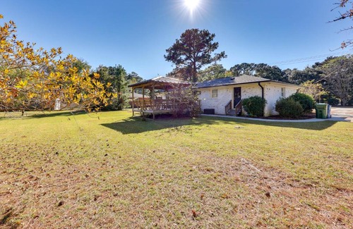 Wilmington Casa | 4 Mi to Beach Wilmington Home with Gazebo Deck!