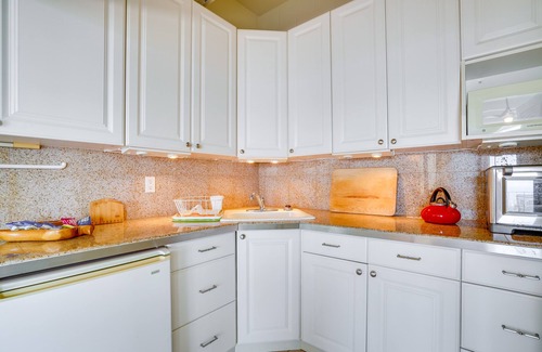 Diamond Head - Kapahulu - St. Louis Apartamento | 4 Mi to Beaches: Honolulu Hideaway w/ Views!