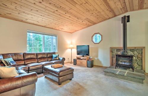 Dorrington Casa | 4 Mi to Big Tree State Park Serene Cabin with Deck