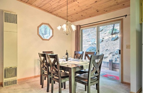 Dorrington Casa | 4 Mi to Big Tree State Park Serene Cabin with Deck
