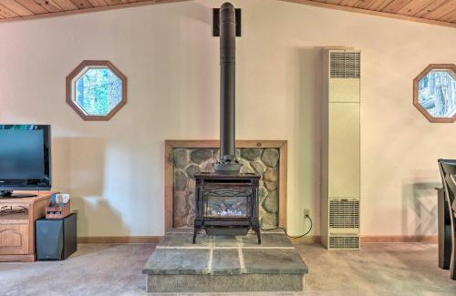 Dorrington Casa | 4 Mi to Big Tree State Park Serene Cabin with Deck