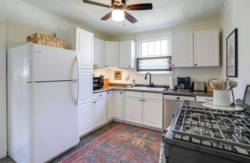 Mid City South Cabaña | 4 Mi to Dtwn: Baton Rouge Bungalow w/ Private Yard