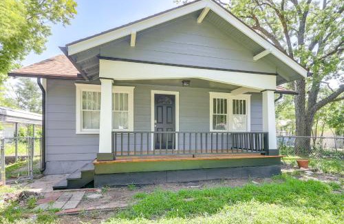 Wichita Casa | 4 Mi to Dtwn Charming Retreat in Wichita!
