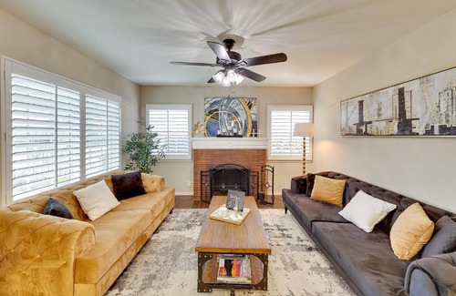 Riverside Casa | 4 Mi to Dtwn Riverside Gem with Pool and Game Room