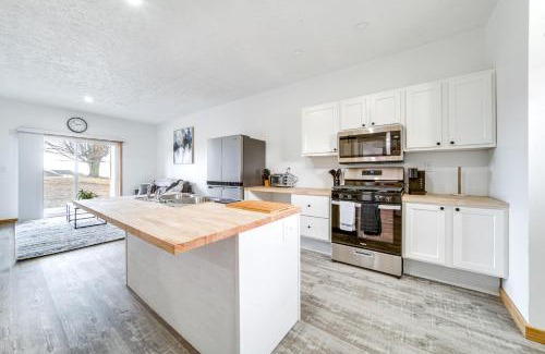 Erie Apartamento | 4 Mi to Lake Erie Condo in Golf Community