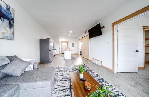 Erie Apartamento | 4 Mi to Lake Erie Condo in Golf Community