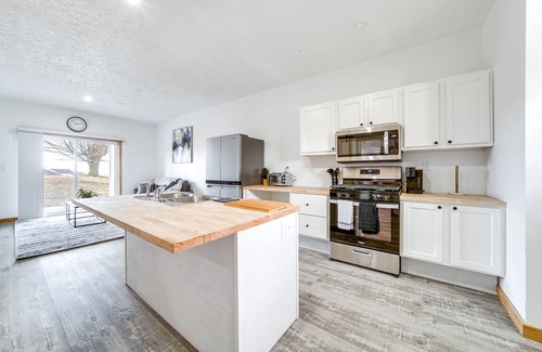 Erie Condominio | 4 Mi to Lake Erie: Condo in Golf Community
