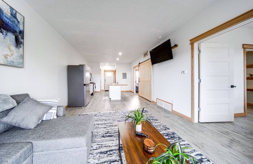 Erie Condominio | 4 Mi to Lake Erie: Condo in Golf Community