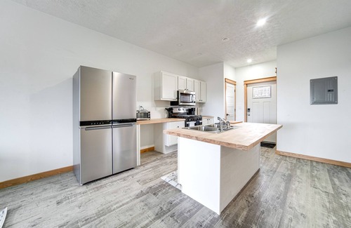 Erie Condominio | 4 Mi to Lake Erie: Condo in Golf Community