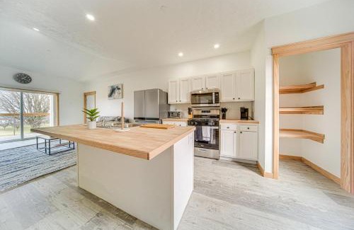 Erie Apartamento | 4 Mi to Lake Erie Condo with Golf Course Views!