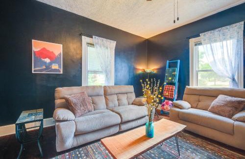 Lynchburg Casa | 4 Mi to Liberty U Huge Home with Yard and Hot Tub