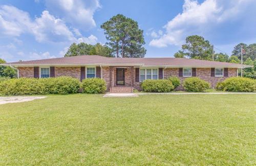 Loris Casa | 4 Mi to Loris Nature Park Family Home with Yard